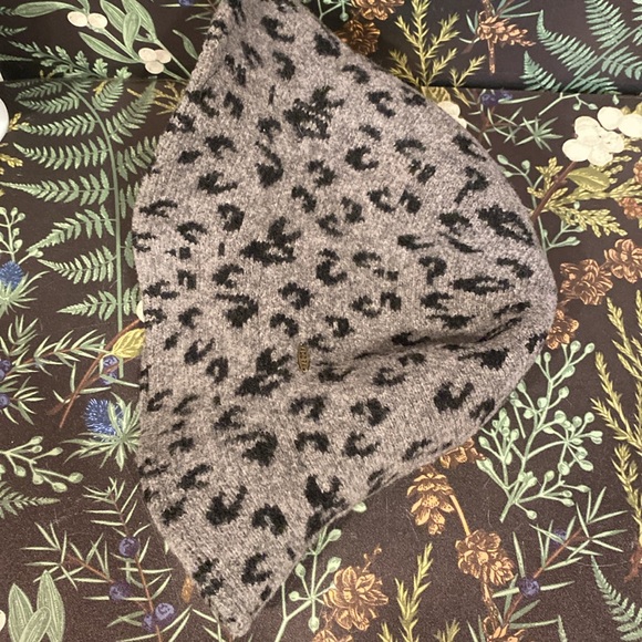 Adorable winter hat - Picture 6 of 6